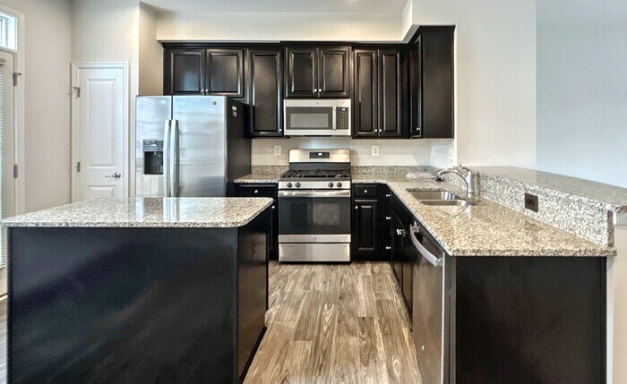 Building Photo - 502 River Crest Way