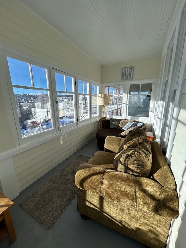 Building Photo - 410 N Washington St