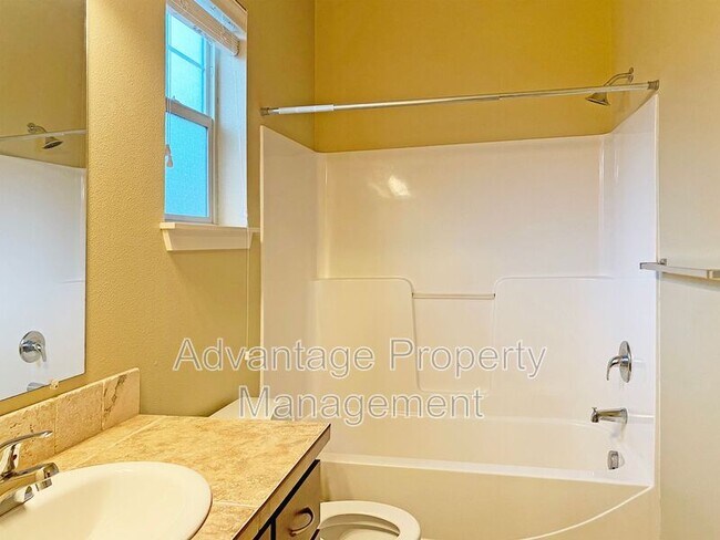 Building Photo - 501 Catron Pl