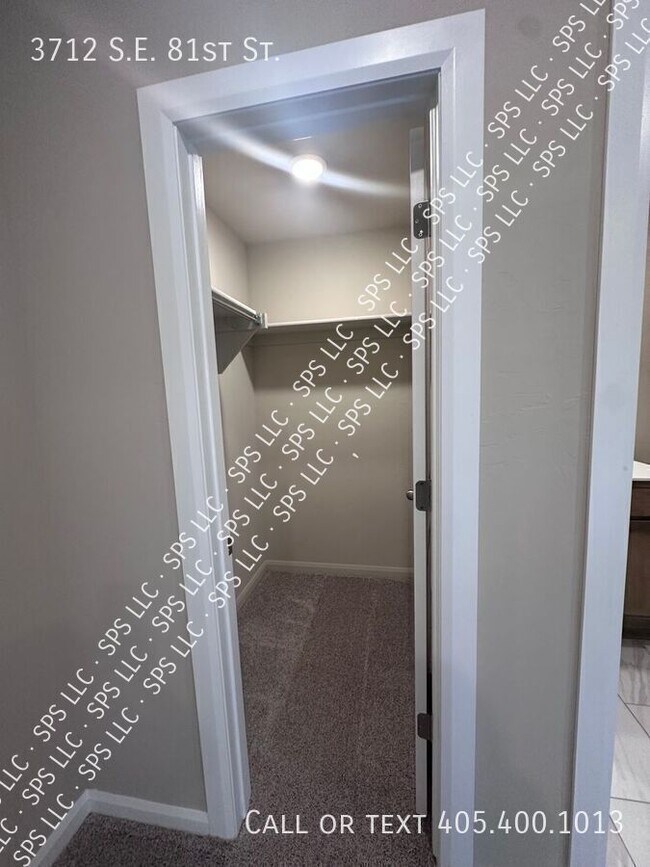 Building Photo - 3712 SE 81st St