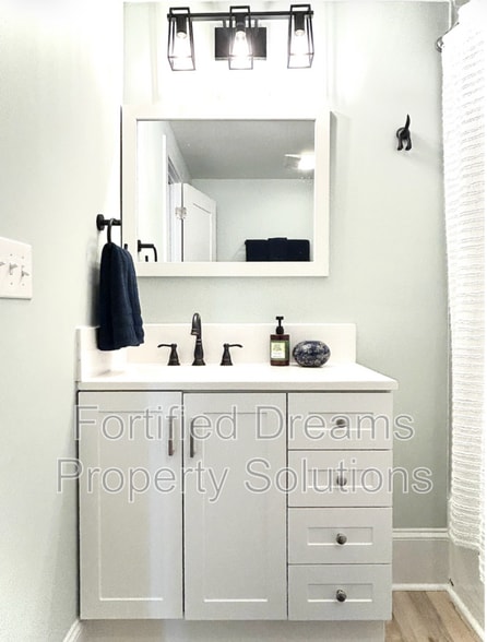 Building Photo - 2240 Queen St