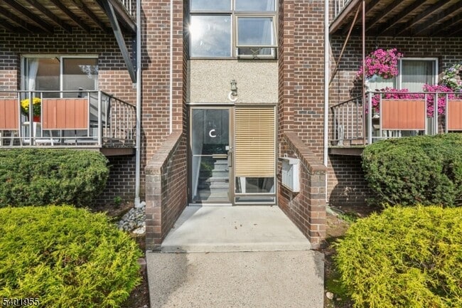 Building Photo - 421 Bloomfield Ave