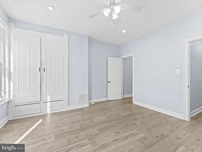 Building Photo - 1839 E Clementine St