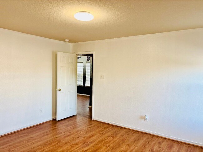 Building Photo - 9947 Valance Way