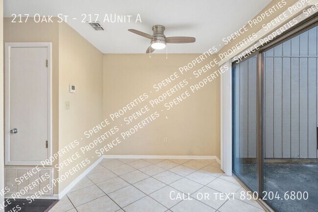 Building Photo - 217 Oak St SE