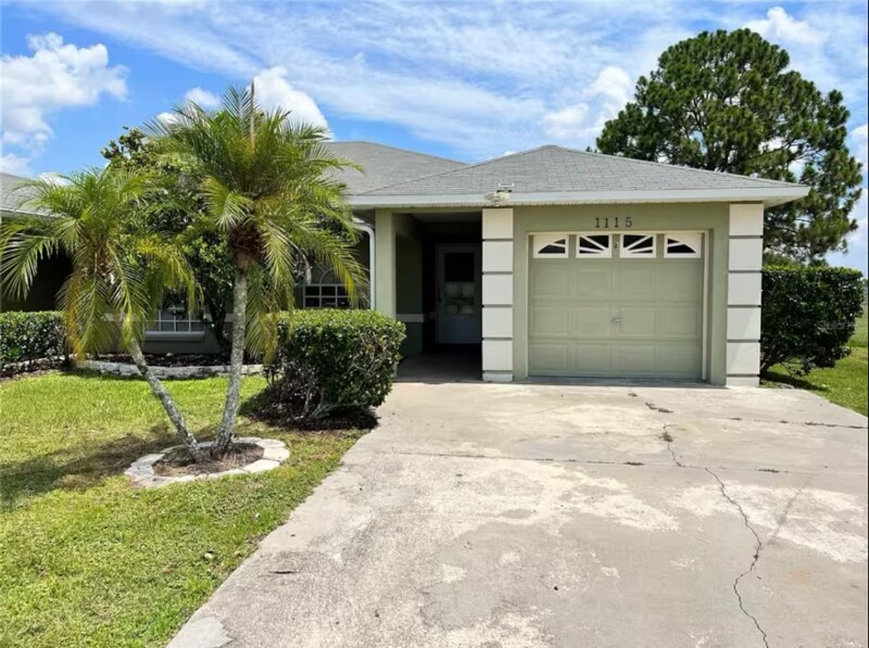 Building Photo - 1115 Normandy Dr
