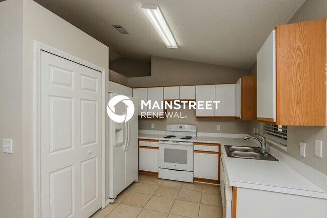 Building Photo - 4 Bedroom Pet-Friendly Home in Palm Bay, FL with Main Street Renewal