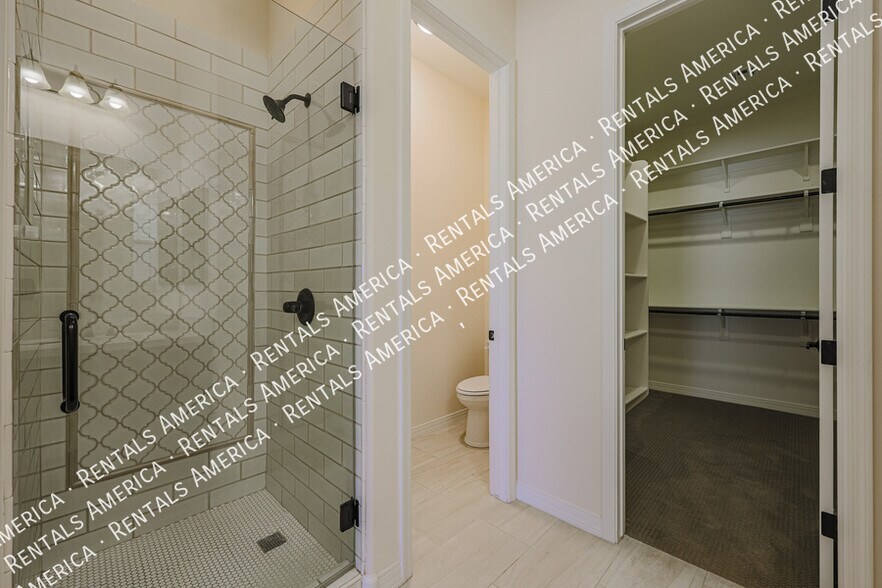 Building Photo - 2322 W Sierra Vista Dr