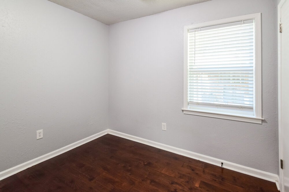 Building Photo - 5691 Briarwood Dr