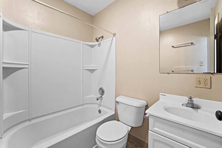 Building Photo - 322 W Wilson St