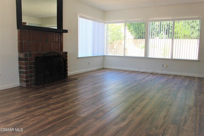 Building Photo - 1909 Bardet Pl