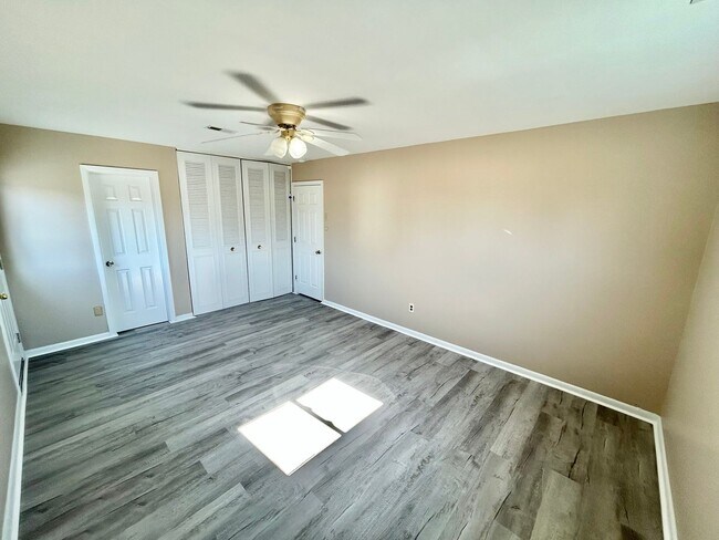 Building Photo - 7953 Meadow Dr