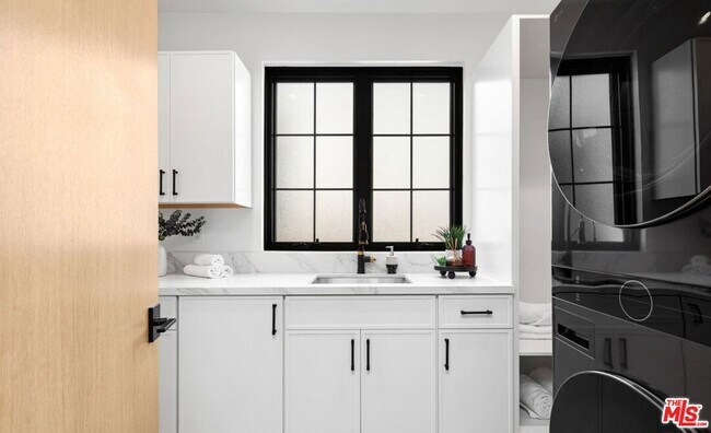 Building Photo - 2565 Patricia Ave