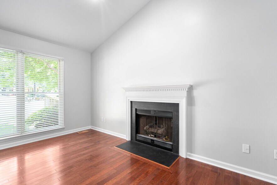 Building Photo - 2912 Enson Pl