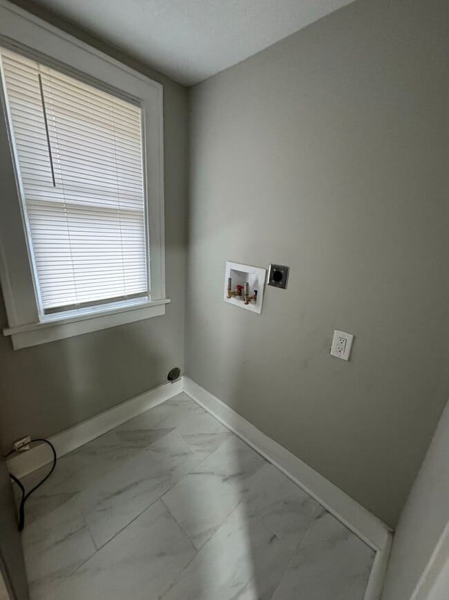 Building Photo - COMING SOON! Newly Renovated 3 Bed, 2 Bath...