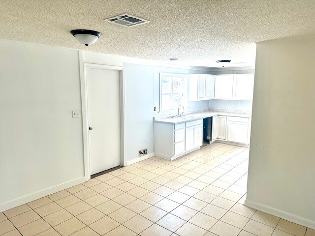 Building Photo - 715 W Wood St