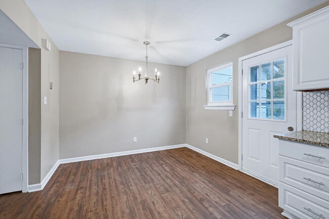 Building Photo - 228 Waldo St