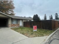 Building Photo - Now renting 2 bedroom Duplex  Move in Spec...