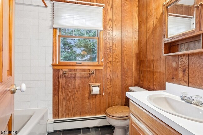 Building Photo - 488 Cedar Ln