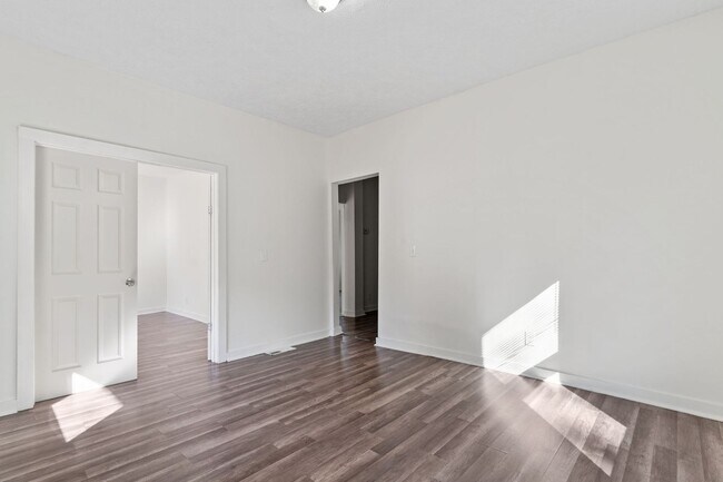 Building Photo - Charming 3 beds 1 bath Apartment in Cleveland!