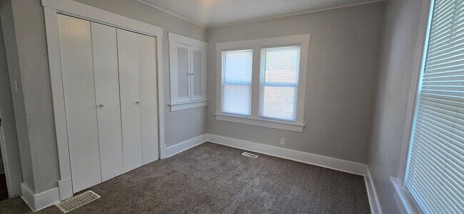 Building Photo - West End Home offering 3 Bedrooms, 1 bath!
