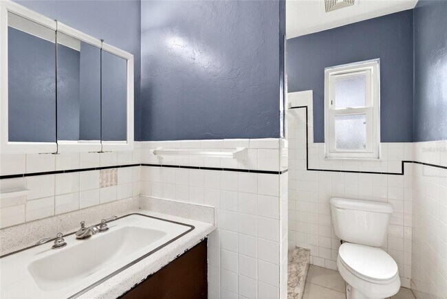 Building Photo - 2622 SW 35th Ave