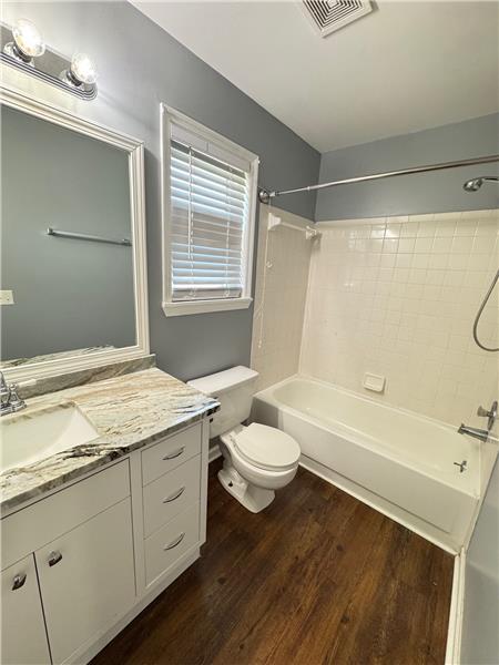 Building Photo - 1212 Knotts Dr