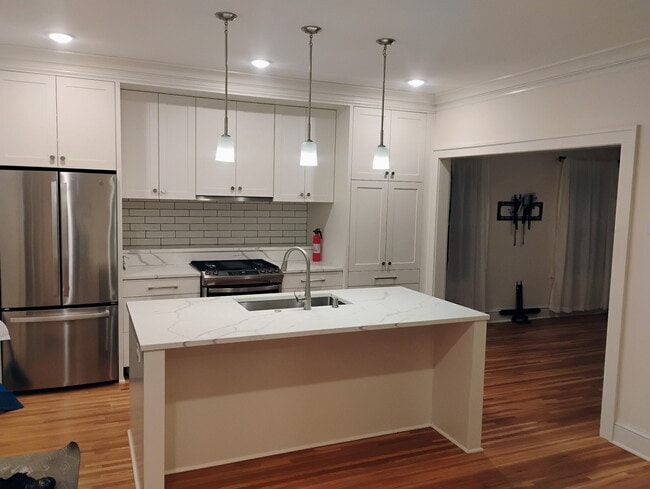 Building Photo - 1218 W 50th St