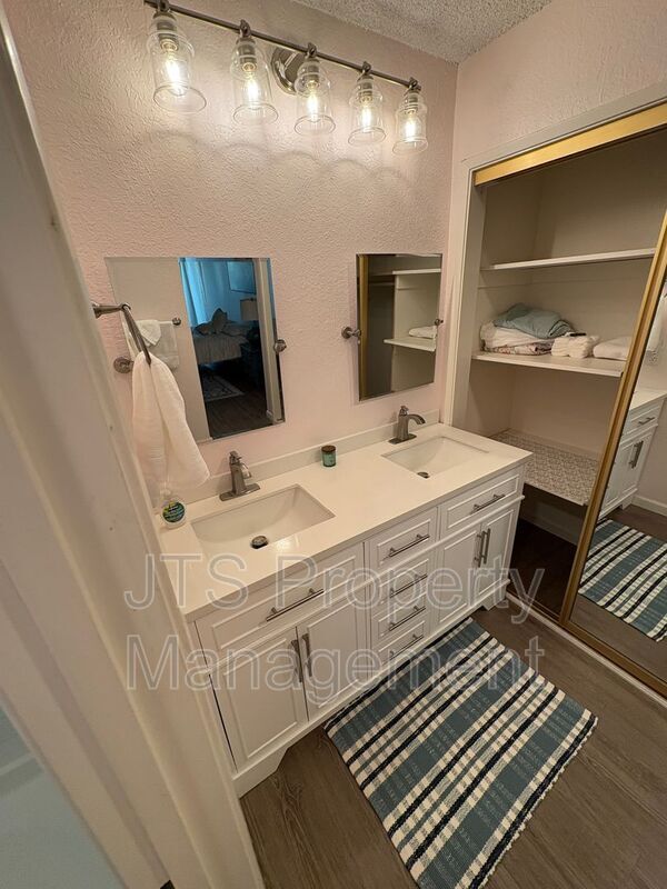 Building Photo - 6913 Navarro Ct