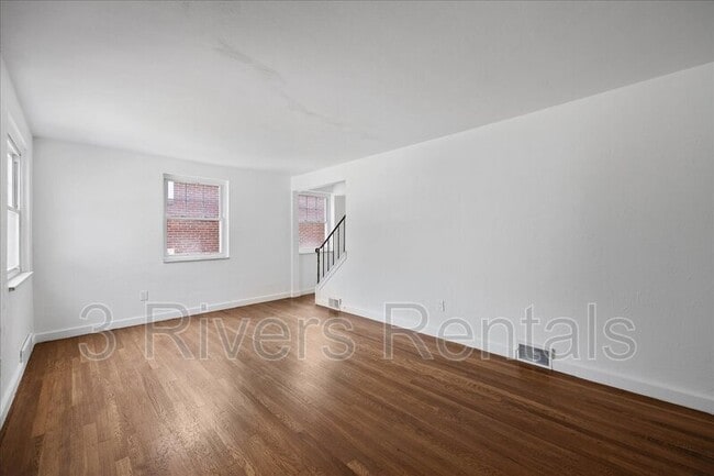 Building Photo - 2182 Pauline Ave