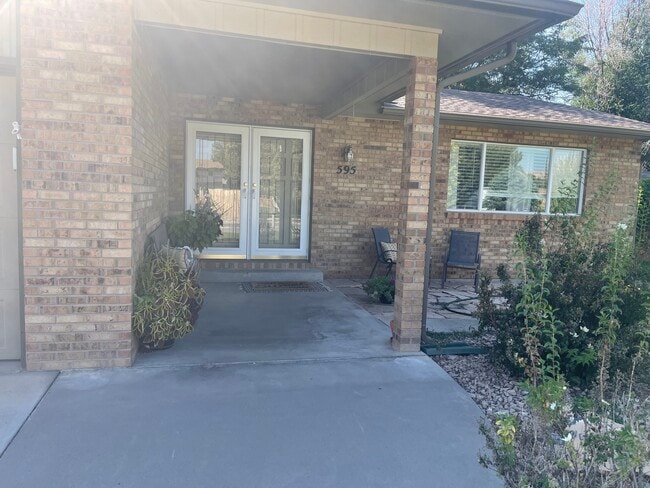 Building Photo - 595 McMullin Dr