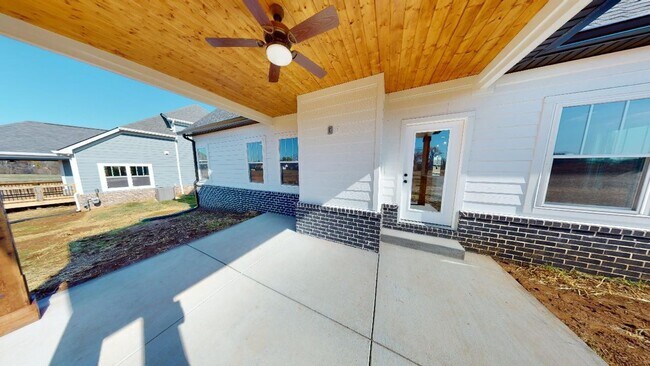 Building Photo - MODERN FARMHOUSE