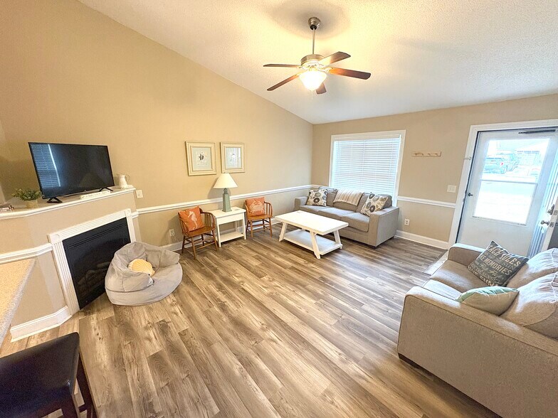 Building Photo - 2312 Saddleback Dr