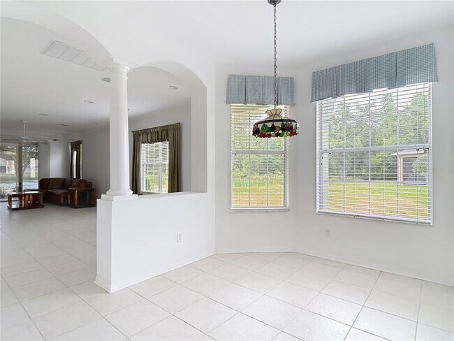 Building Photo - 7611 Helen White Ln