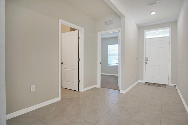 Building Photo - 245 Sofia Ln