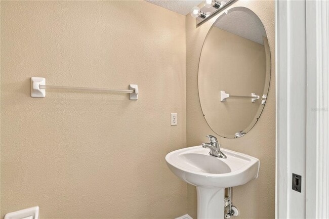 Building Photo - 13710 Forest Lake Dr