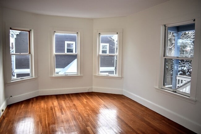 Building Photo - 21 Burr St