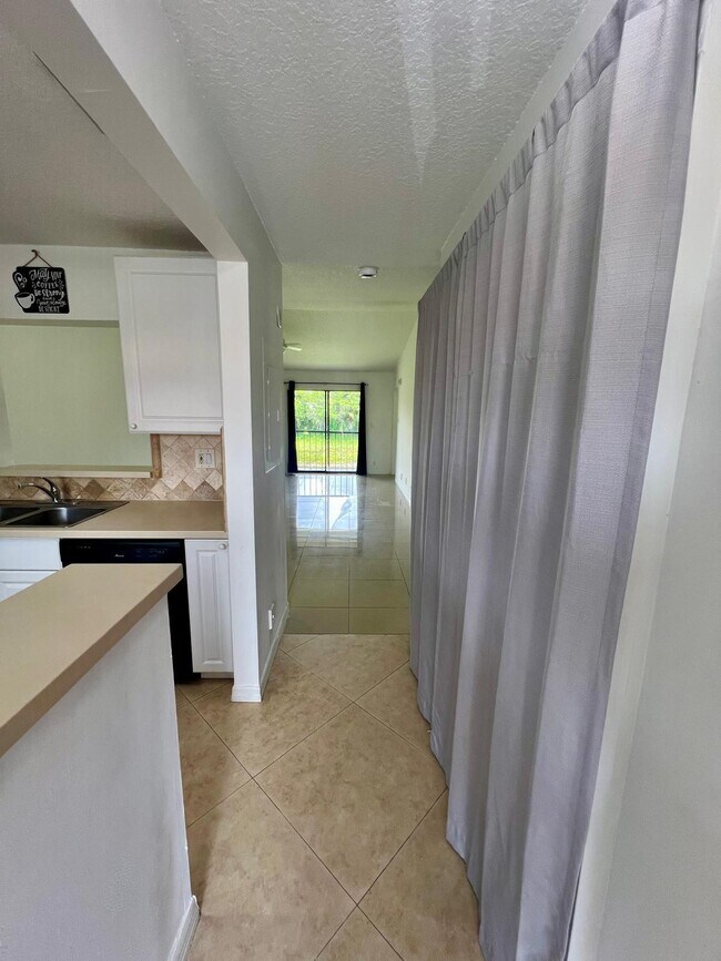 Building Photo - 9431 Boca Cove Cir