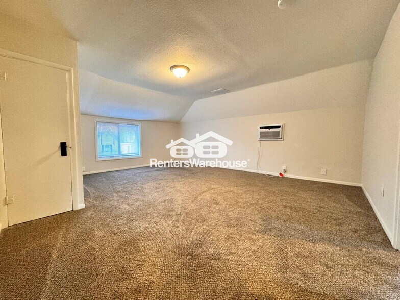 Building Photo - 212 N 13th St