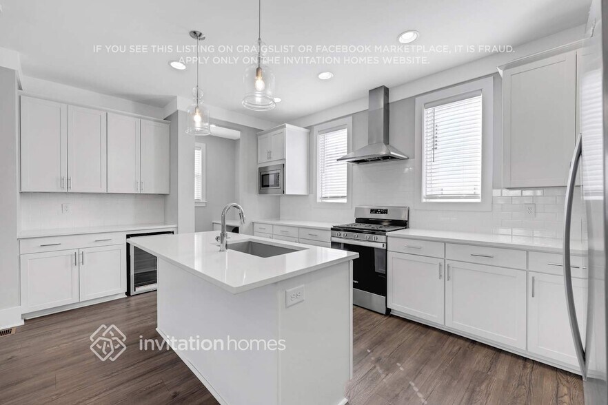 Building Photo - 647 Vernon Ave