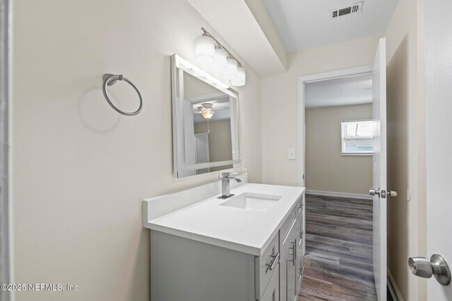 Building Photo - 11359 Bedford Oaks Dr