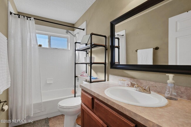 Building Photo - 1453 Lindseys Xing Dr