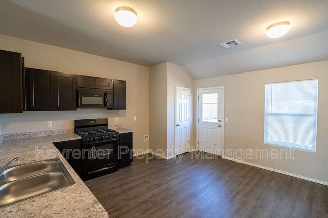 Building Photo - 1317 S Silver Dr