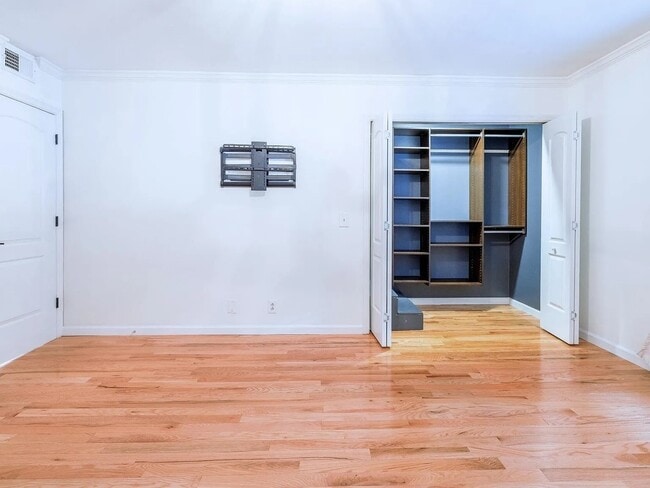 Building Photo - 5025 Hillsboro Pike