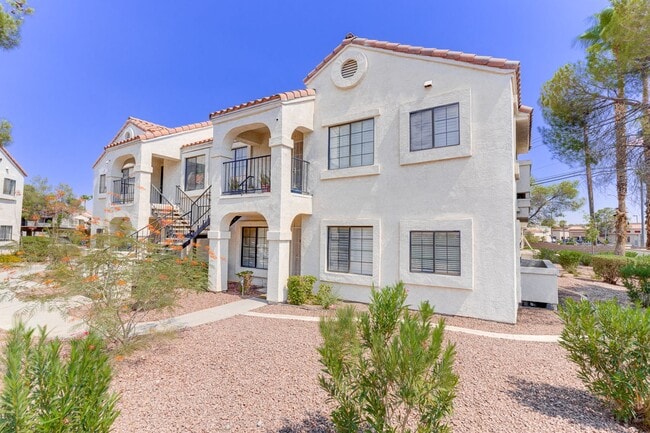 Primary Photo - Stylish Upstairs Condo with Dual Primary S...