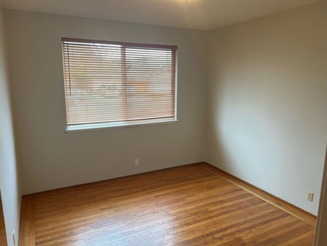 Building Photo - 1138 London Ave