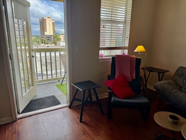 Building Photo - 860 N Orange Ave