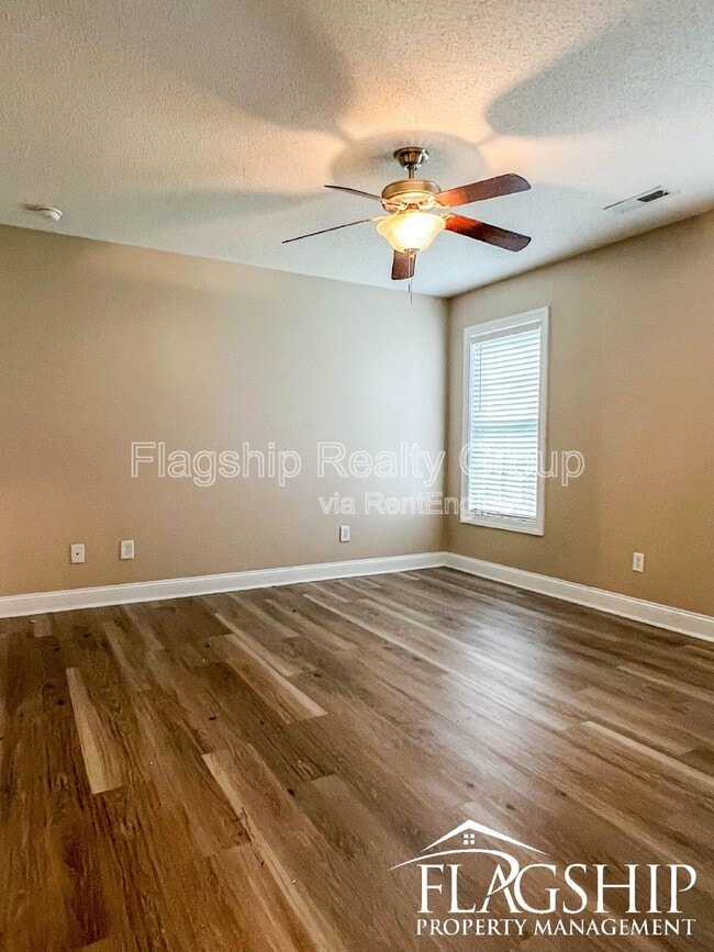 Building Photo - 2313 Sadler Dr