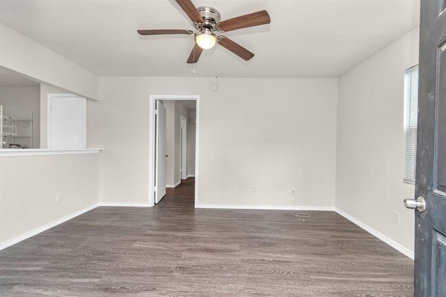 Building Photo - 915 Eleanor St