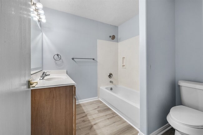 Building Photo - 914 Purdy